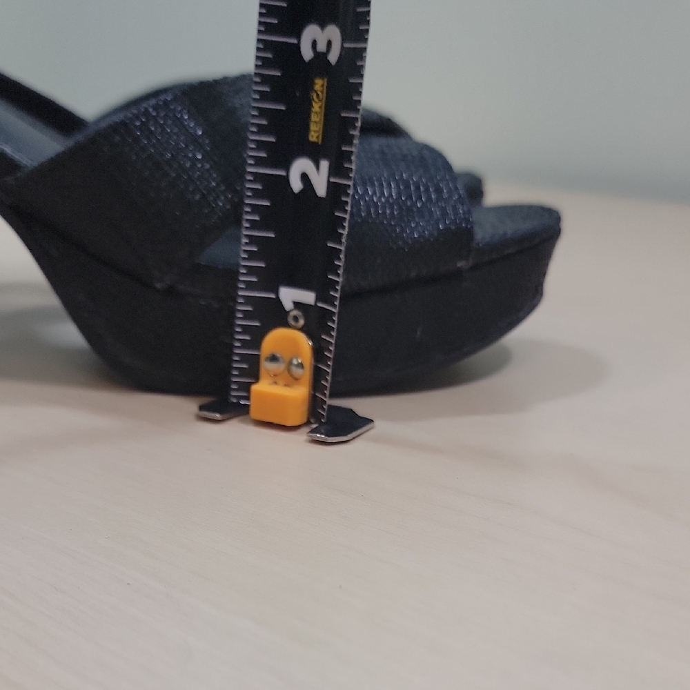 Kenneth Cole Reaction Reeva Platform Heels - Picture 16 of 16